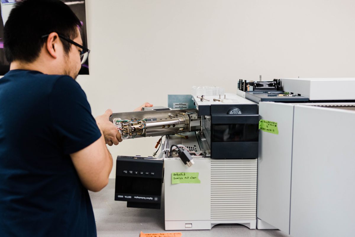 A man setting up an Agilent GC/MS System.