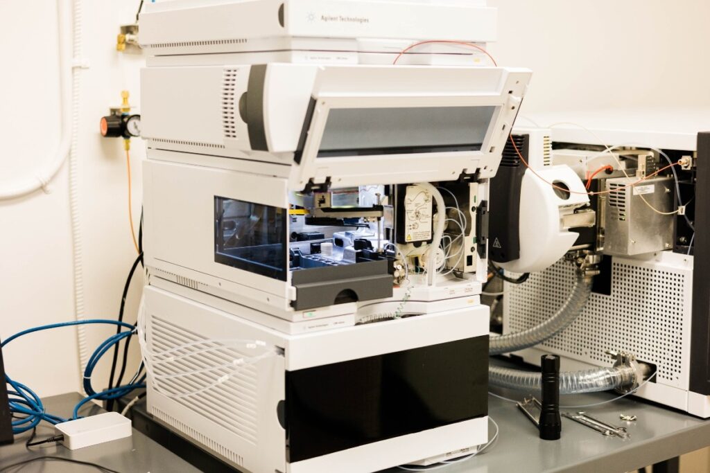 An HPLC system.